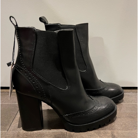 Black Platform Boot - Picture 2 of 6